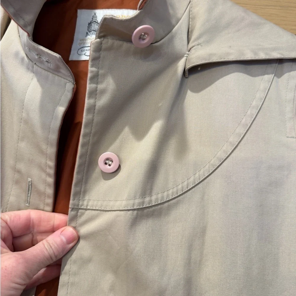 Vintage classic London Fog  Tan Trench Coat with Rust Lining Union Label USA 10P